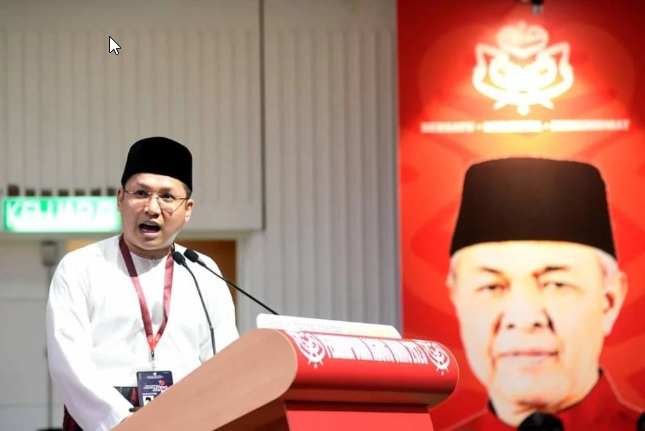 Presiden UMNO “Lepas Tanpa Bebas”